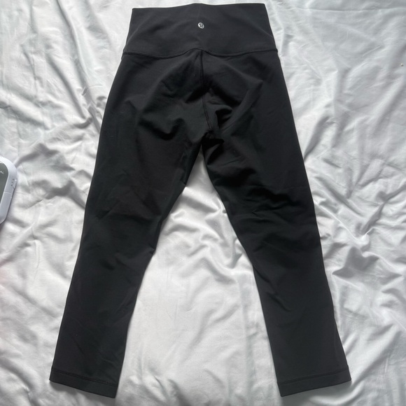 Lululemon Wunder Under Crop - Picture 5 of 8